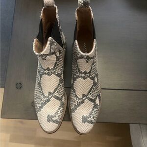 🆕Lucky Brand Black & Cream Snakeskin Ankle Boots